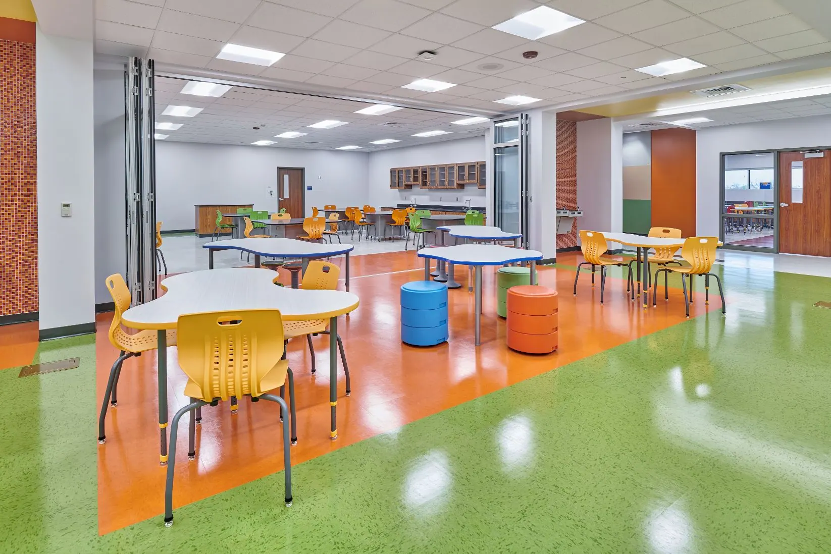 Del Valle Middle & Mission Valley Elementary Combo School photo 1