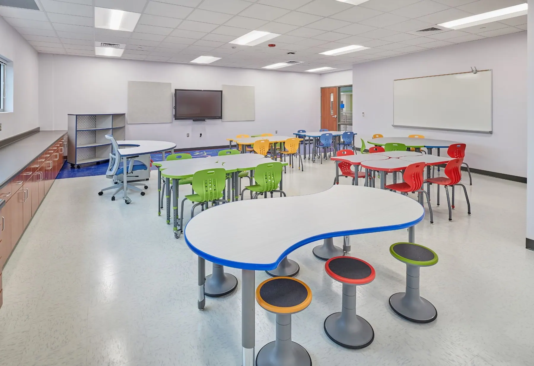Del Valle Middle & Mission Valley Elementary Combo School photo 2